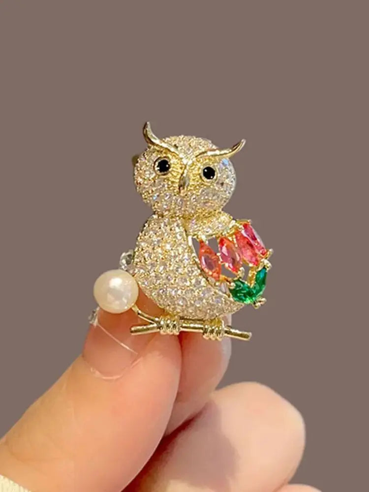 Elegant Lotus Flower Enamel Pins for Women Fashion Gold Plated Bouquet Drop White Pearl Brooches Weddings Clothes Accessories