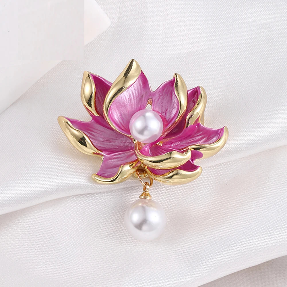 Elegant Lotus Flower Enamel Pins for Women Fashion Gold Plated Bouquet Drop White Pearl Brooches Weddings Clothes Accessories