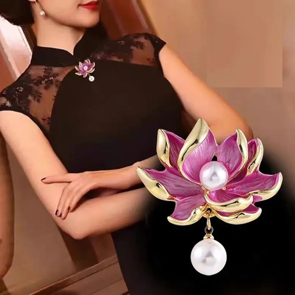 Elegant Lotus Flower Enamel Pins for Women Fashion Gold Plated Bouquet Drop White Pearl Brooches Weddings Clothes Accessories