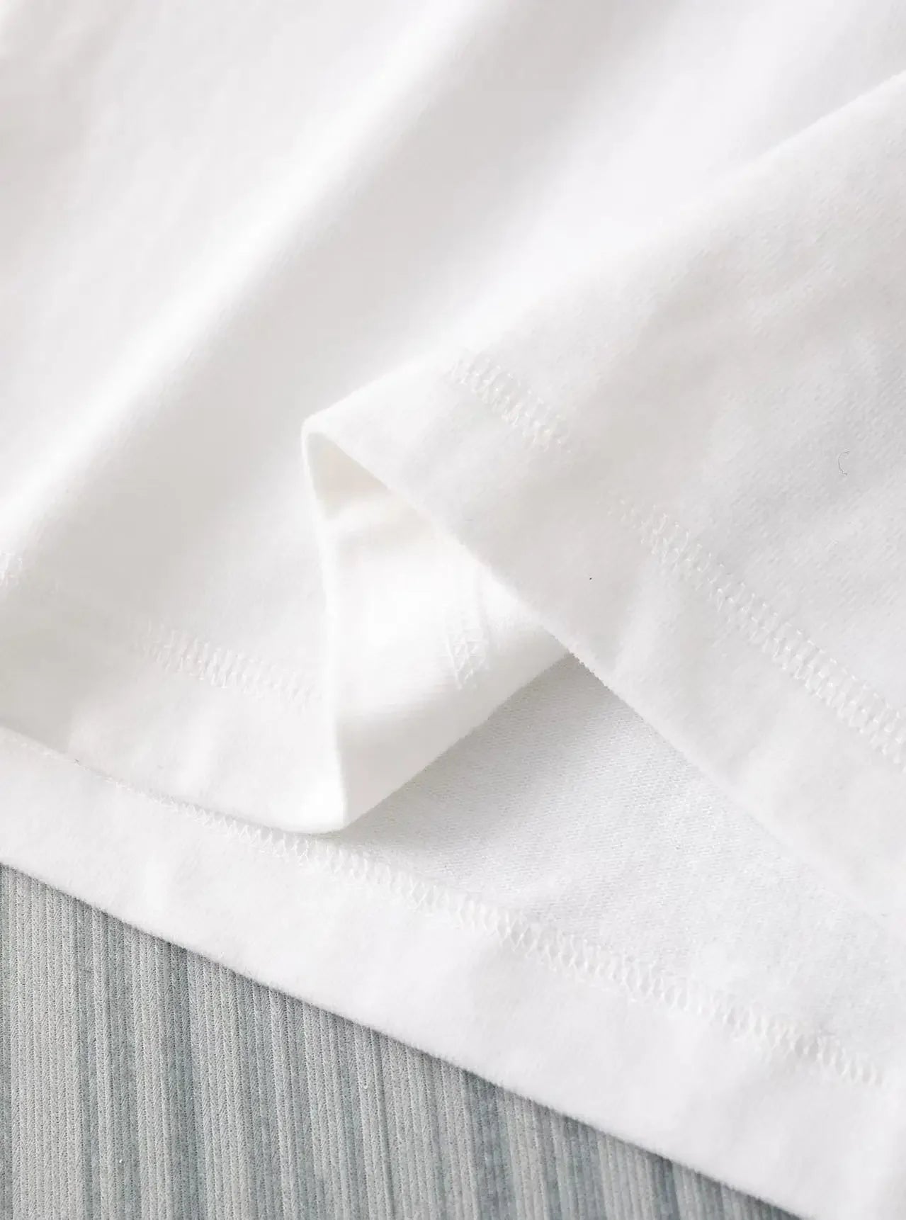 Women Breast Cancer Awareness Ribbon and Angel Wings Print T-Shirt Crew Neck Casual Top for Spring Summer and Fall Everyday Wear